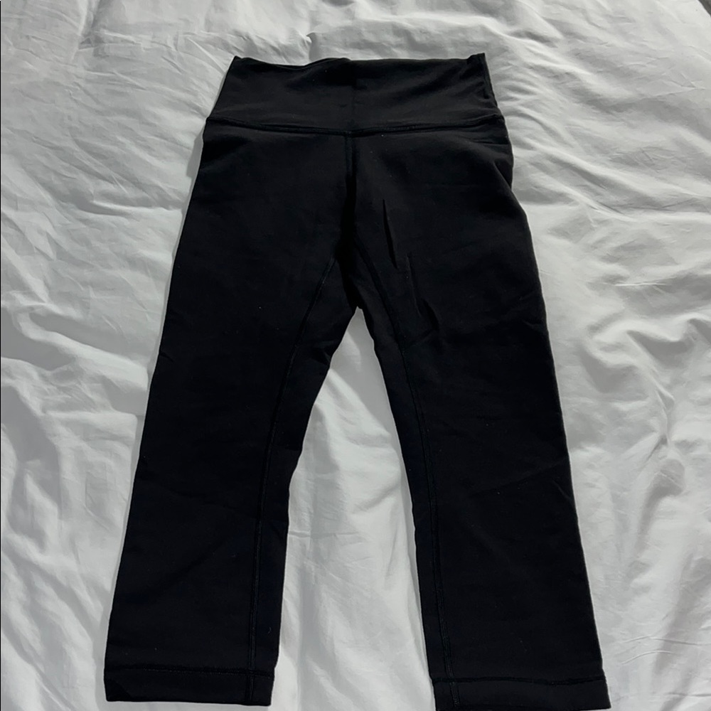 Lululemon Athletica Black Capri Leggings with Stretch Fabric